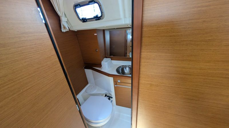 Jeanneau Sun Odyssey 389 | Viva Villa