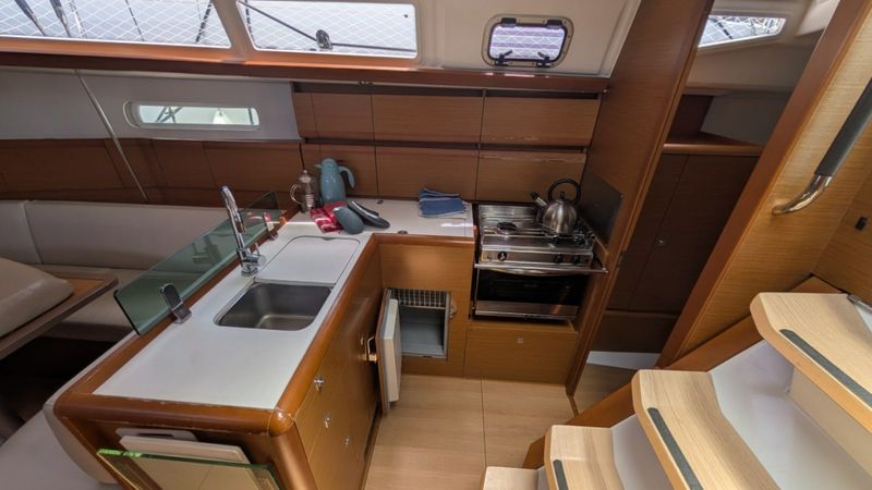 Jeanneau Sun Odyssey 389 | Viva Villa