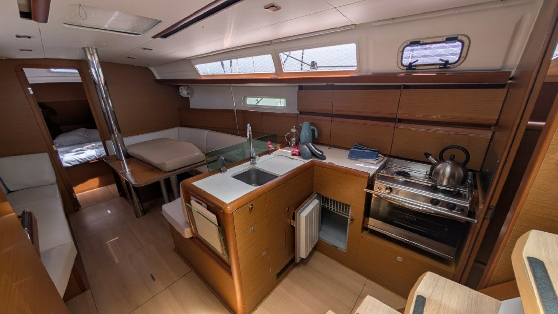 Jeanneau Sun Odyssey 389 | Viva Villa