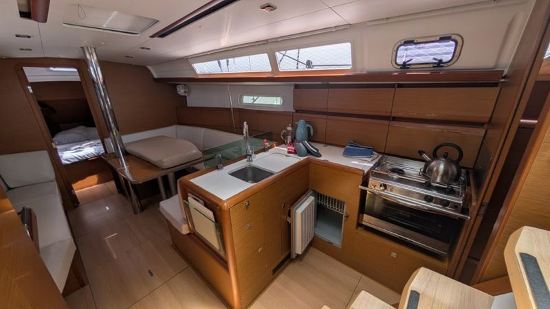 Jeanneau Sun Odyssey 389 | Viva Villa