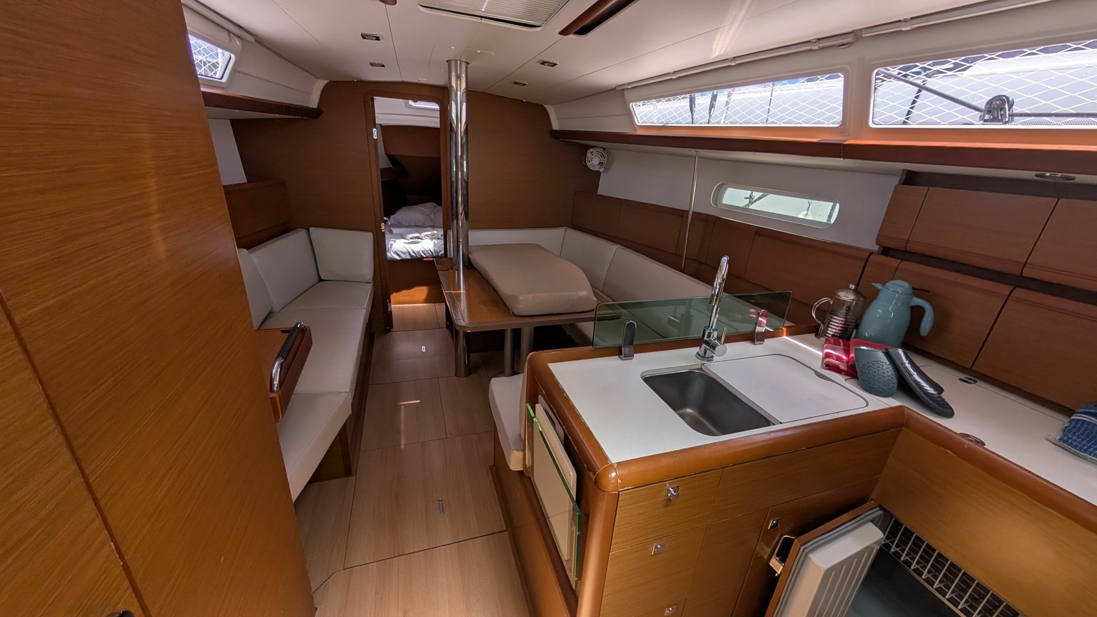 Jeanneau Sun Odyssey 389 | Viva Villa