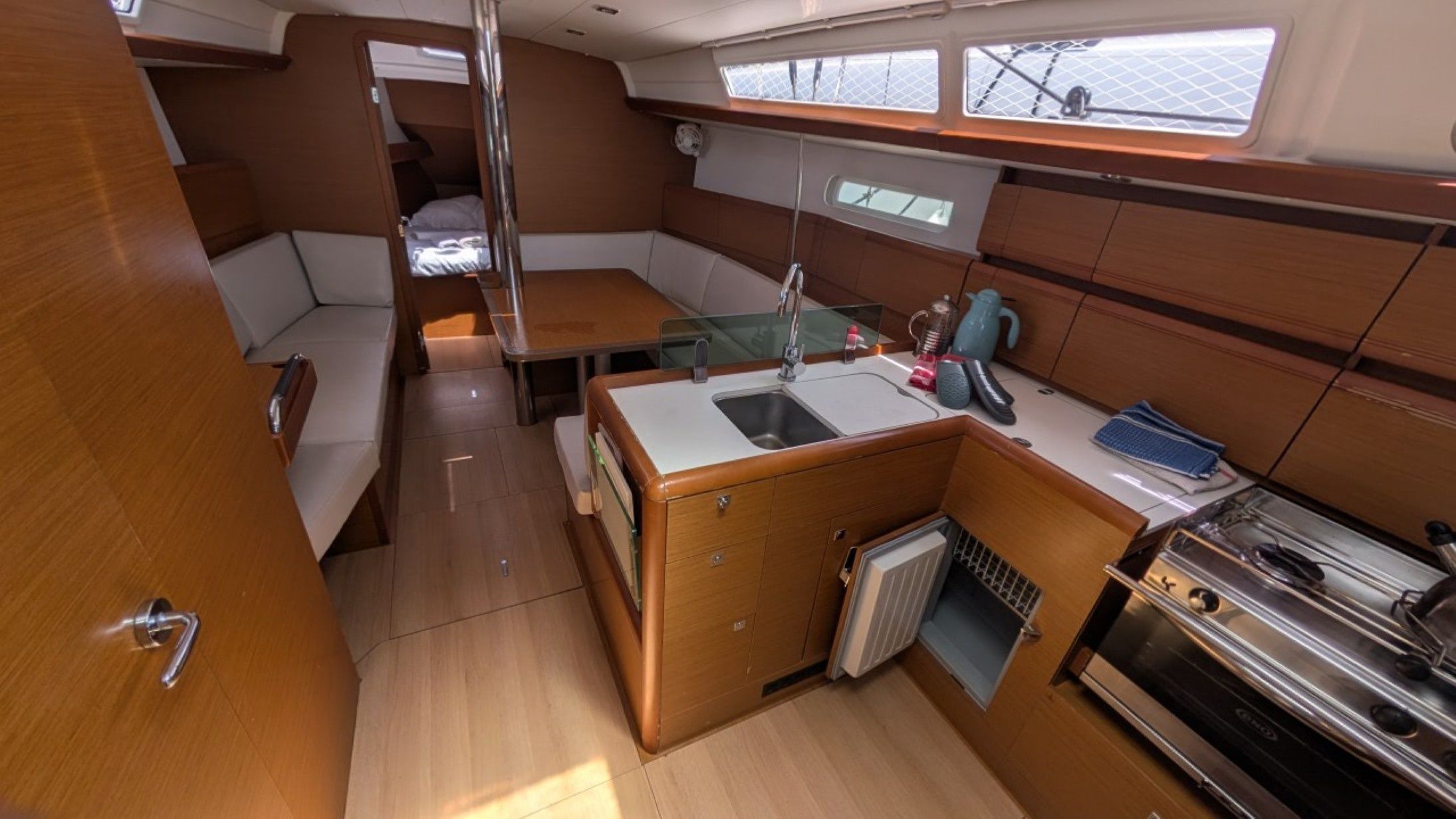Jeanneau Sun Odyssey 389 | Viva Villa