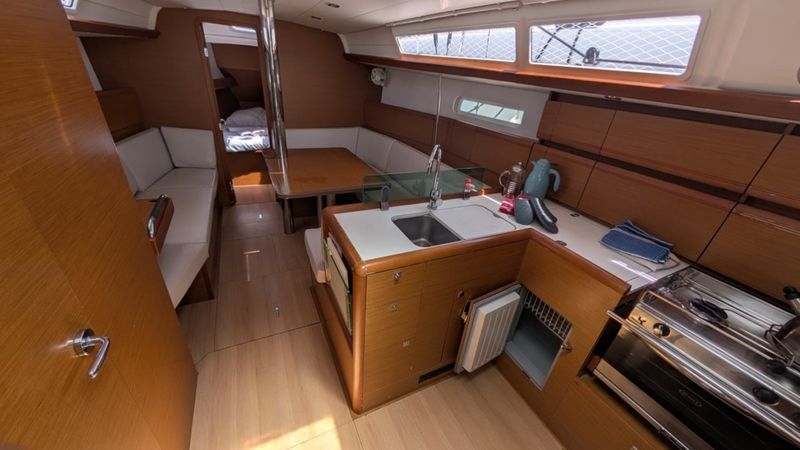 Jeanneau Sun Odyssey 389 | Viva Villa