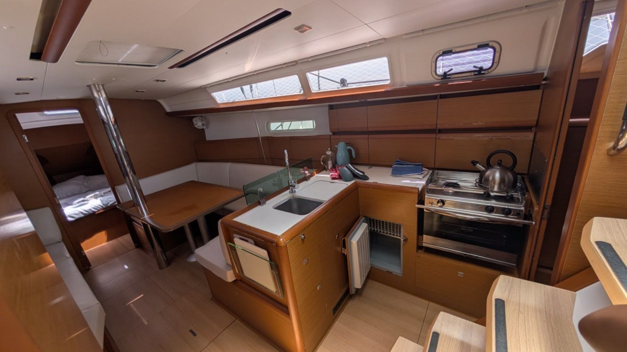 Jeanneau Sun Odyssey 389 | Viva Villa