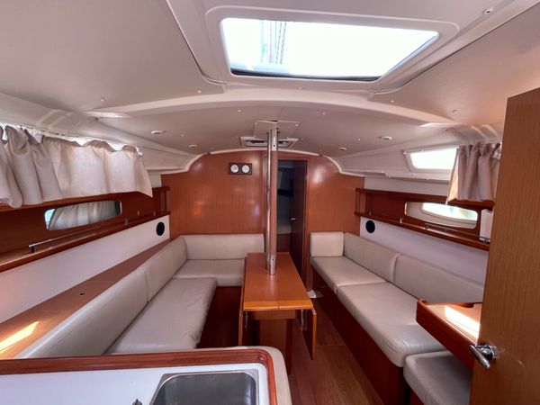 Beneteau Oceanis 37 | Wind of Change