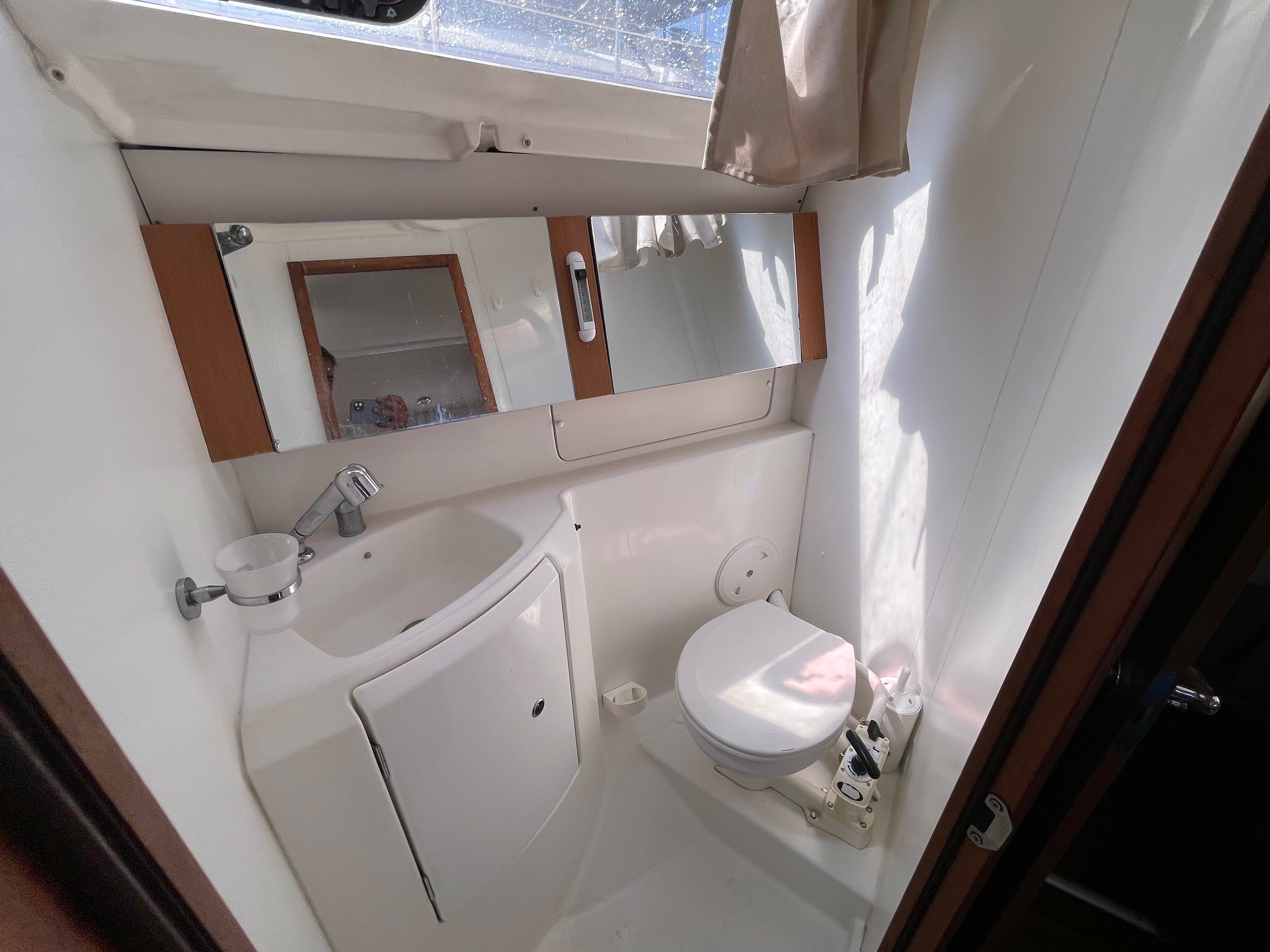 Beneteau Oceanis 37 | Wind of Change