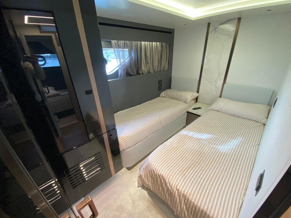 Explorer 62 | Blue Moon