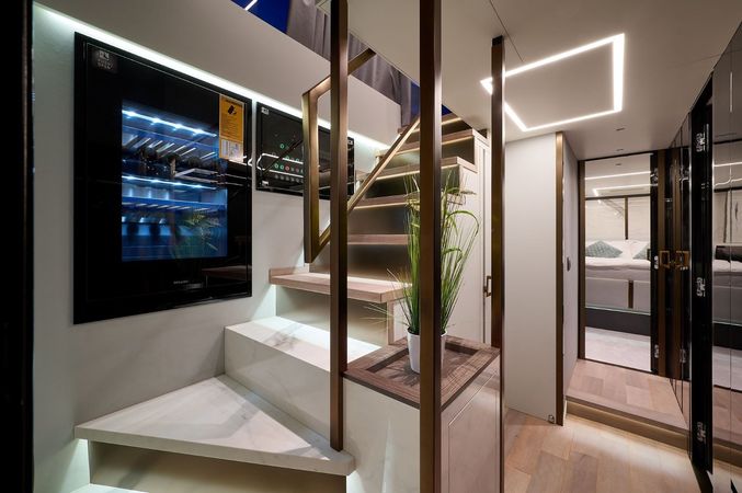 Explorer 62 | Blue Moon