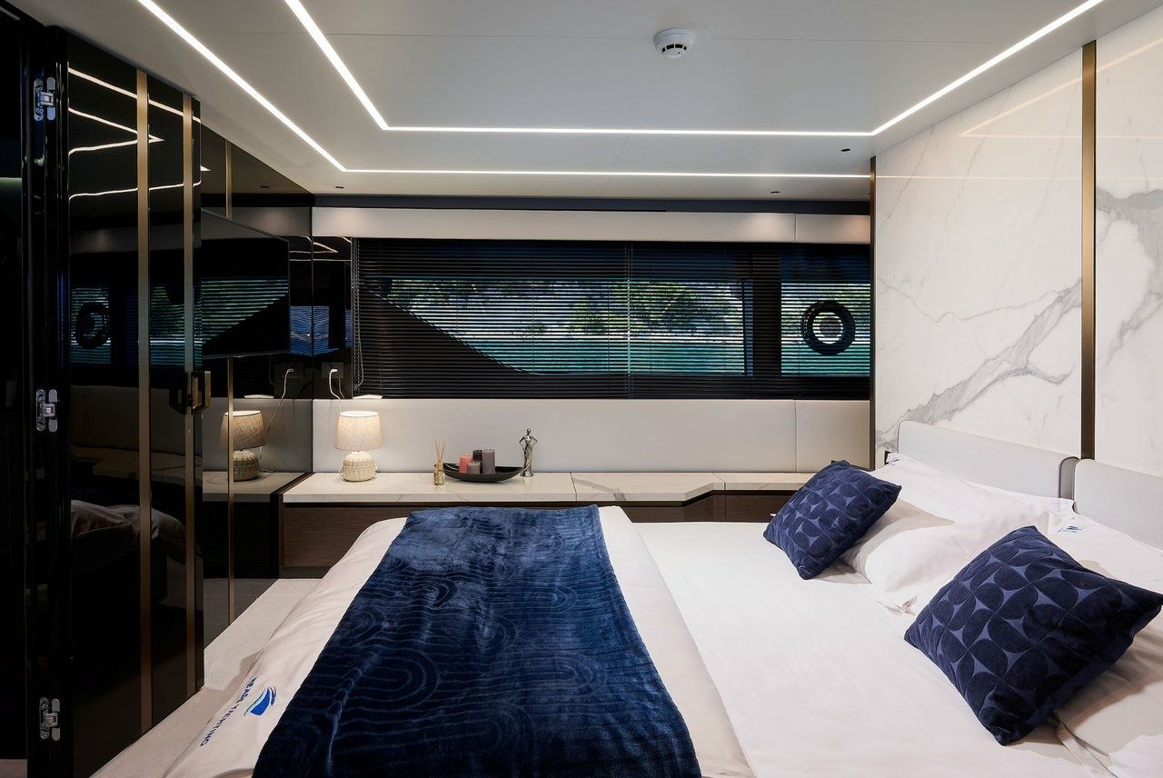 Explorer 62 | Blue Moon