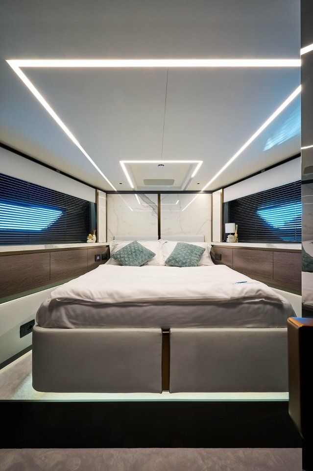 Explorer 62 | Blue Moon