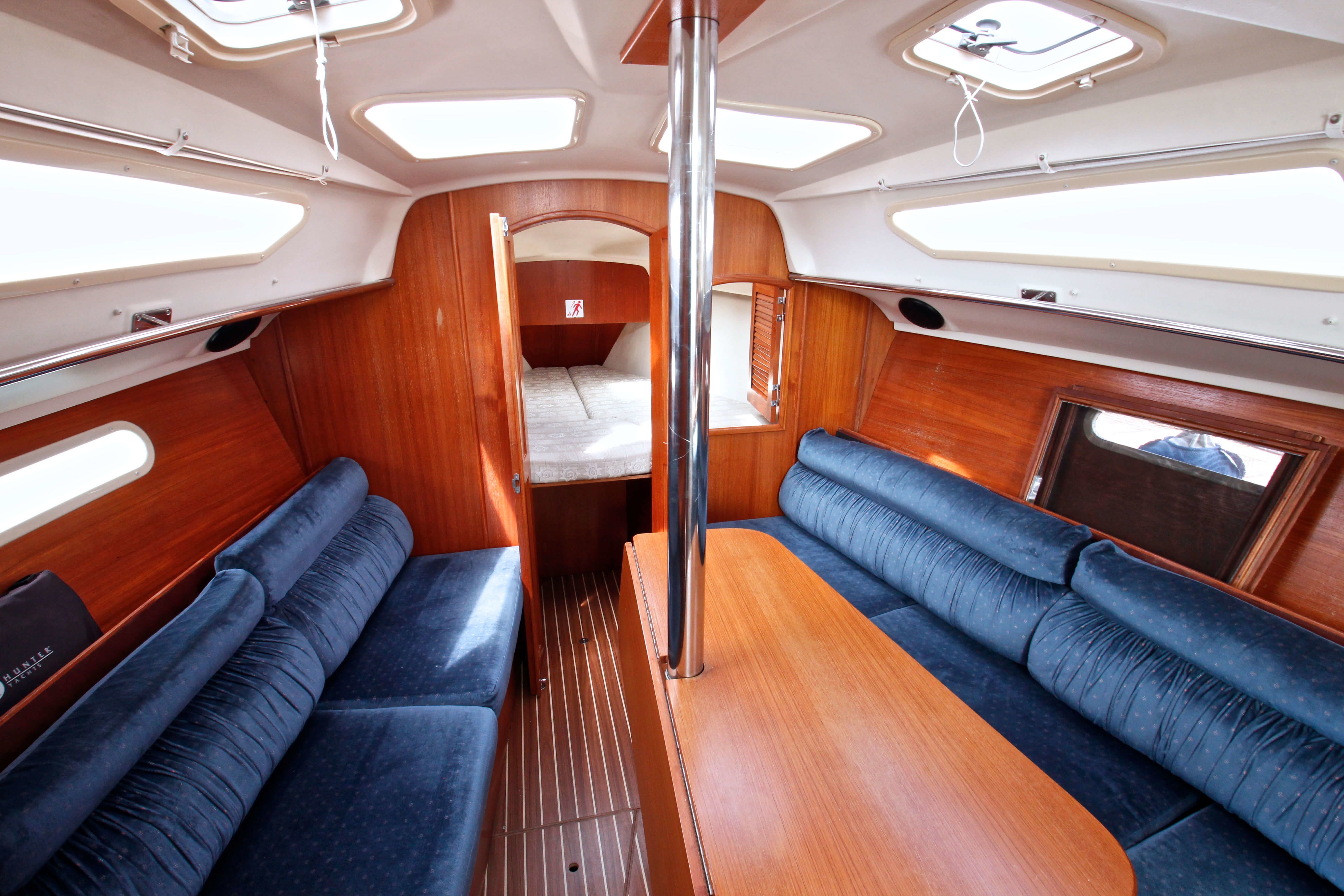 Hunter 326 | Polar Bear