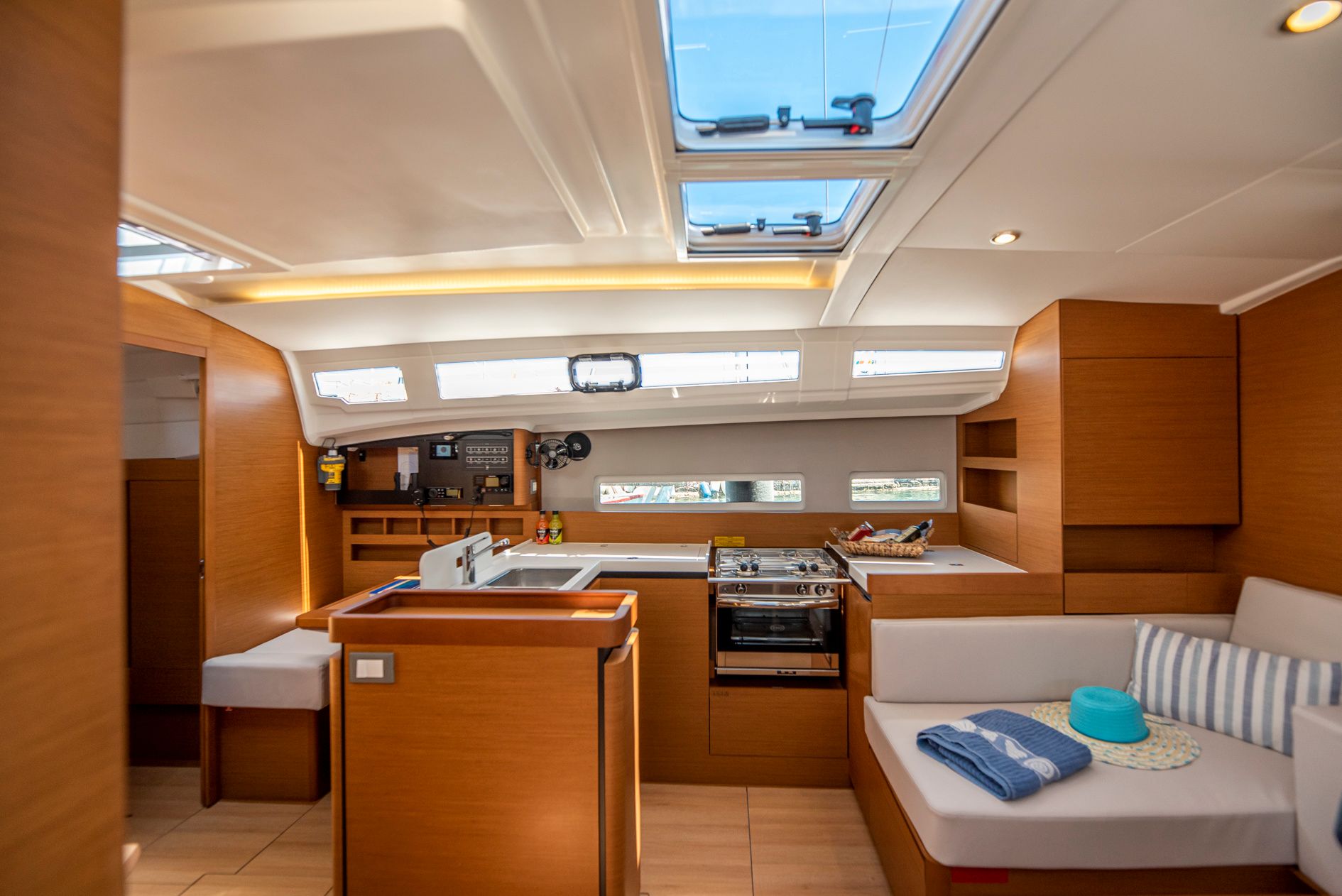 Jeanneau Sun Odyssey 410 | Garfish