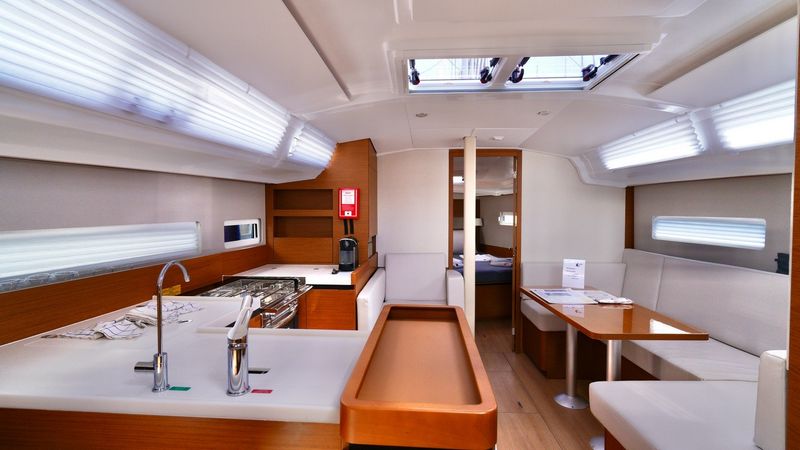 Jeanneau Sun Odyssey 410 | Sail Me