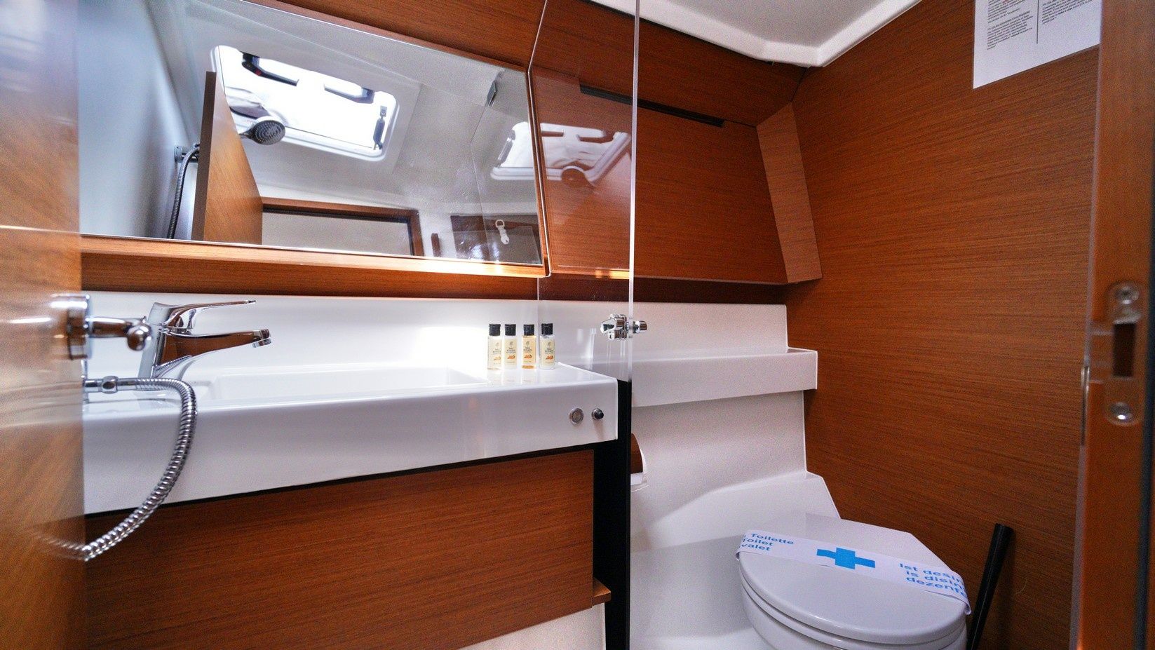 Jeanneau Sun Odyssey 410 | Sail Me
