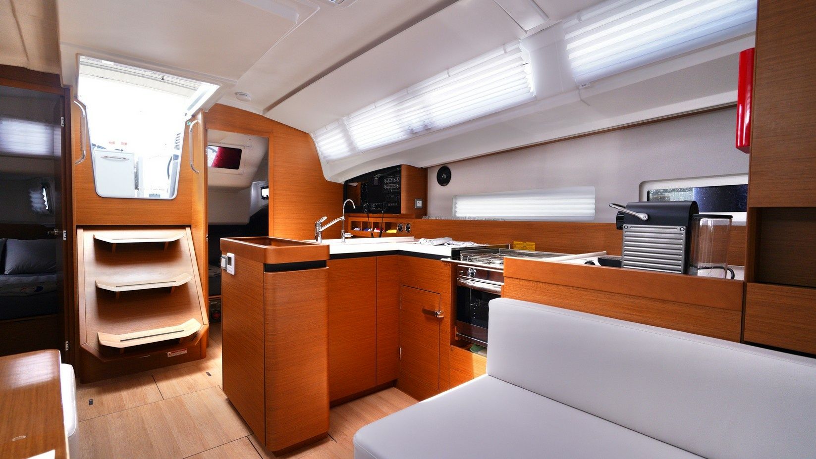 Jeanneau Sun Odyssey 410 | Sail Me