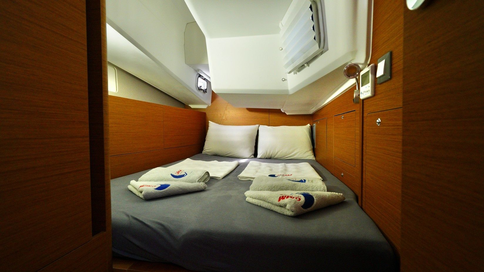 Jeanneau Sun Odyssey 410 | Sail Me