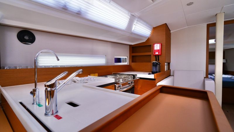 Jeanneau Sun Odyssey 410 | Sail Me