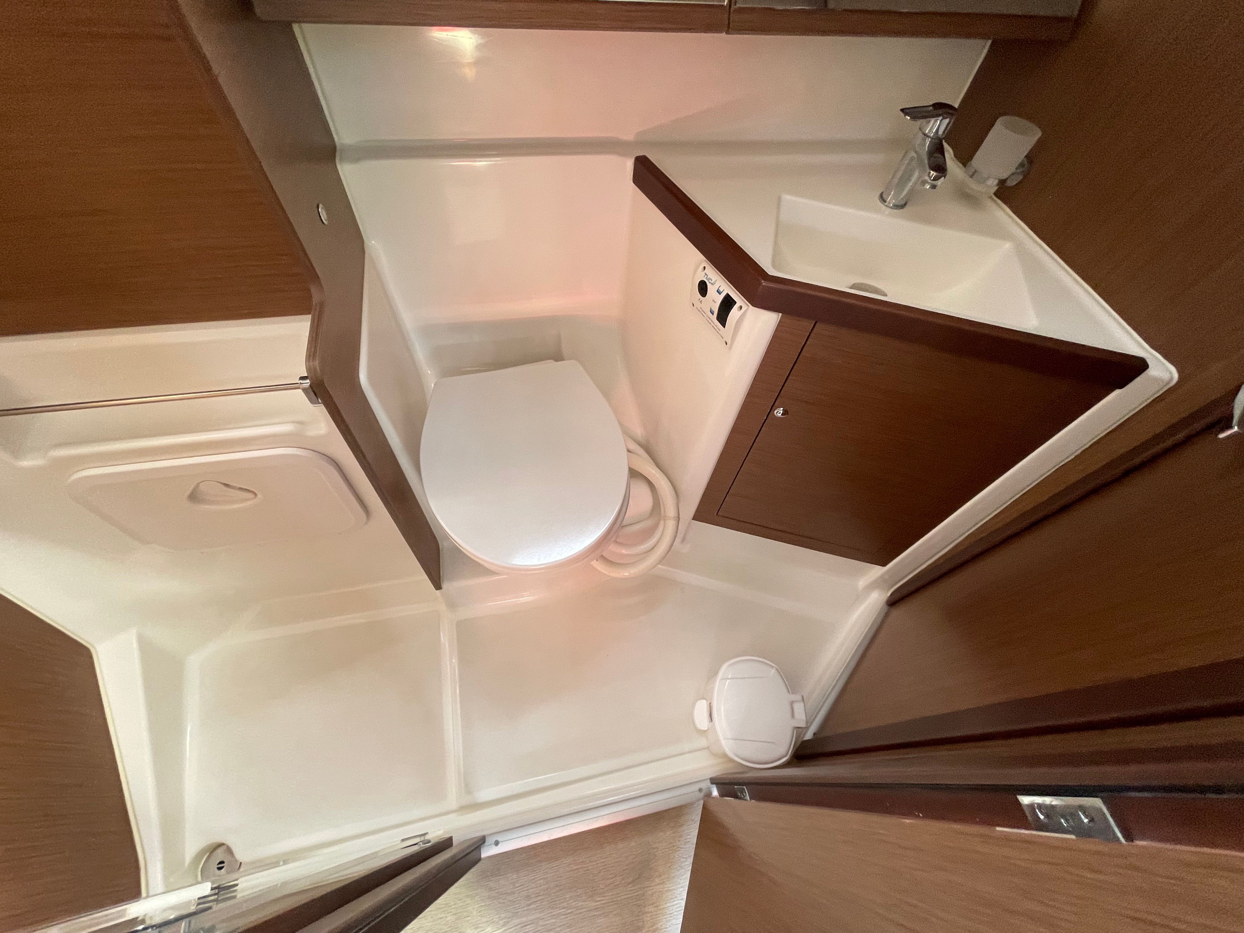 Beneteau Oceanis 40.1 | Alma Libre 7