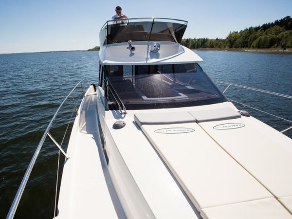 Platinum 989 | Premiera