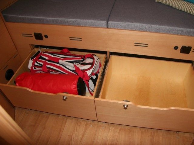 Platinum 989 | Premiera