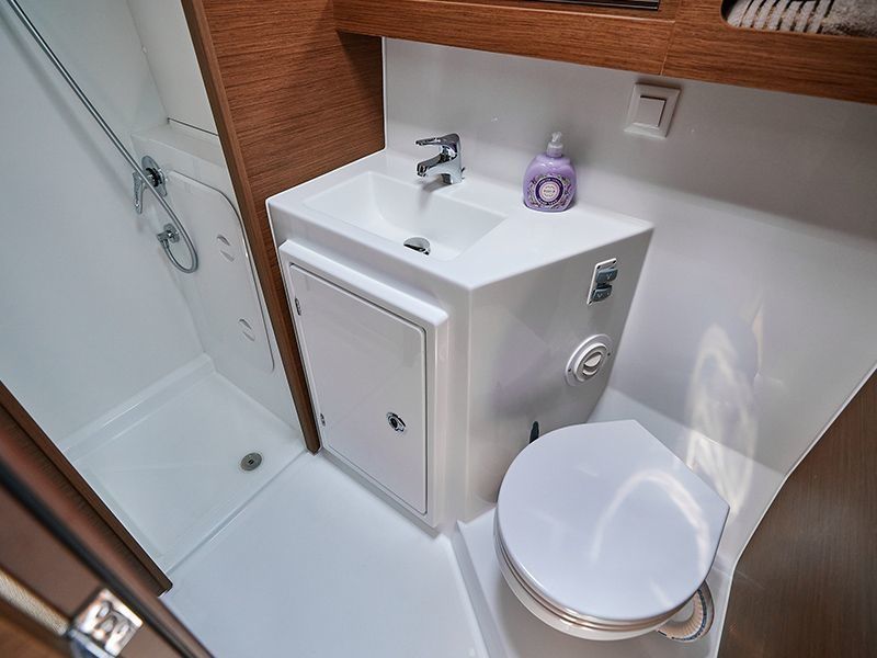 Lagoon 42 | Kingfisher