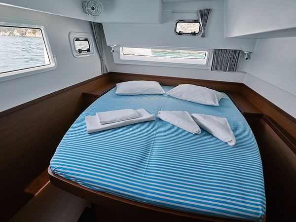 Lagoon 42 | Kingfisher