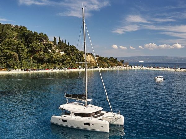 Lagoon 42 | Kingfisher