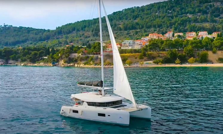 Lagoon 42 | Kingfisher