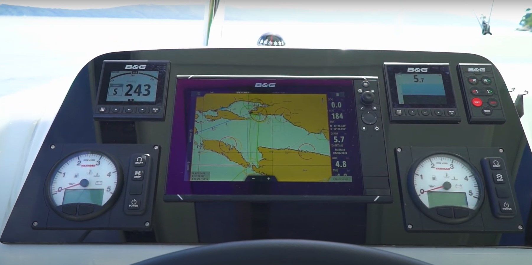 Lagoon 42 | Kingfisher