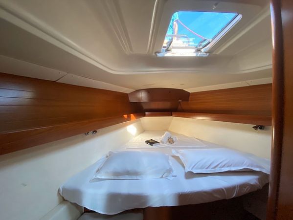 Dufour 385 | Godspeed