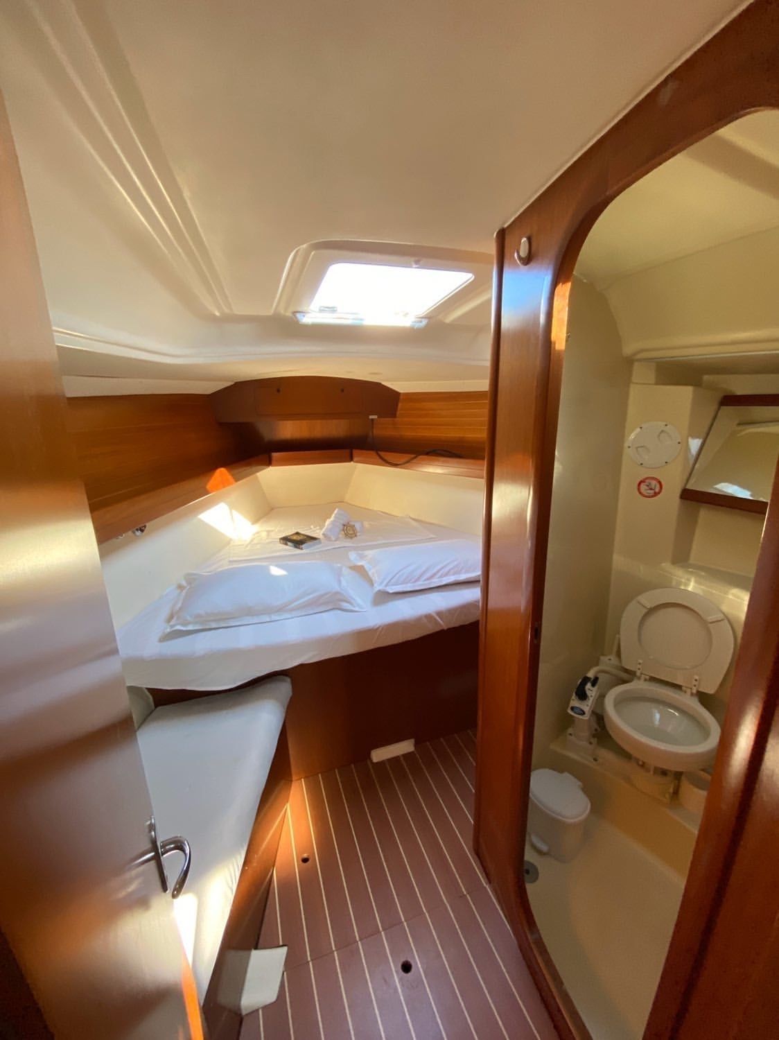 Dufour 385 | Godspeed