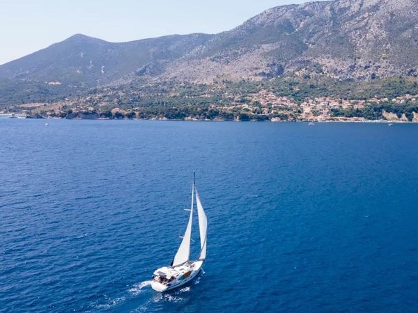 Bavaria Cruiser 40 | Honey S