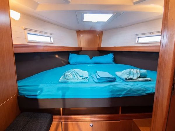 Bavaria Cruiser 41 | Stepping Stone