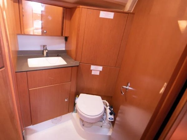 Bavaria Cruiser 41 | Stepping Stone