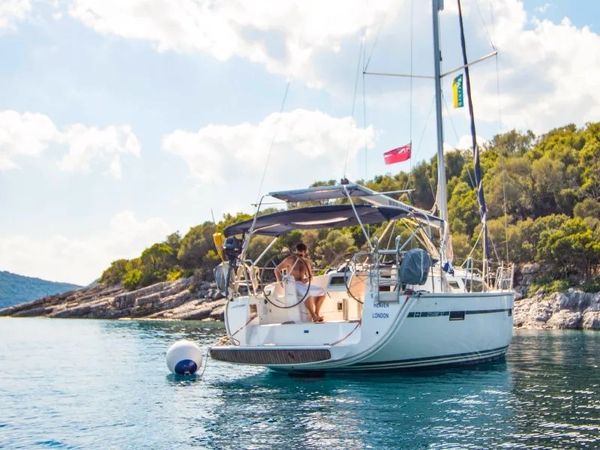 Bavaria Cruiser 37 | Stairway to Heaven