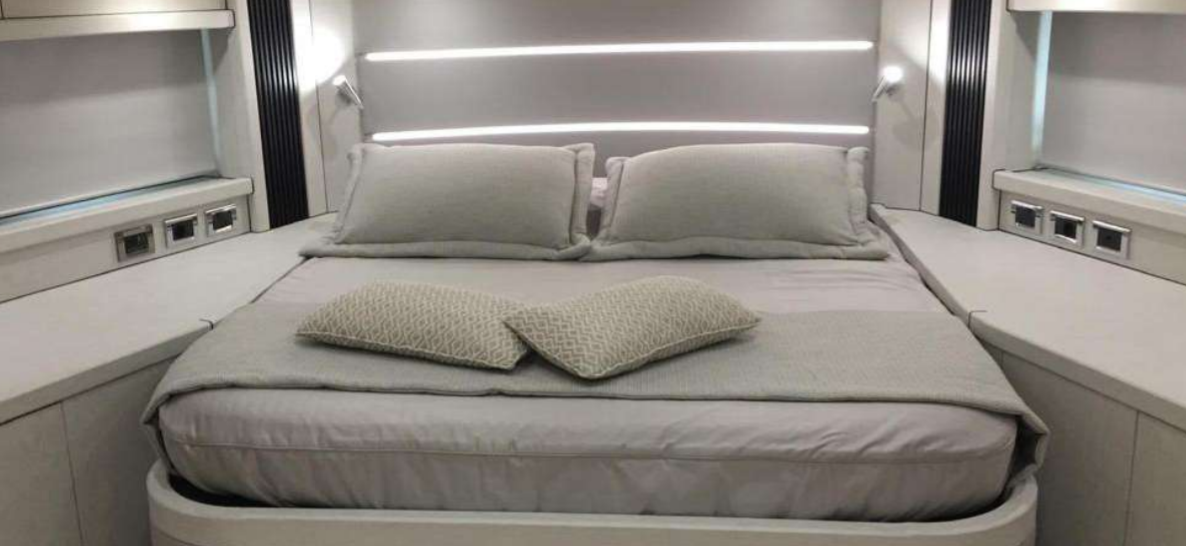 Sunseeker 82 | Light Blue