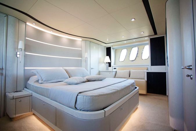 Sunseeker 82 | Light Blue