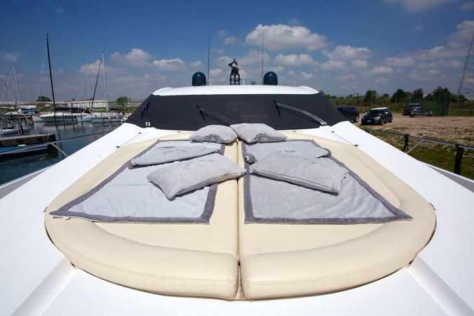 Sunseeker 82 | Light Blue