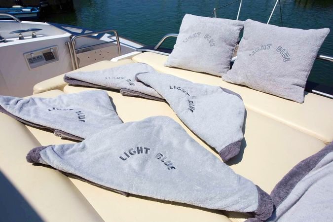 Sunseeker 82 | Light Blue