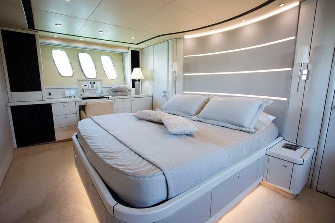 Sunseeker 82 | Light Blue