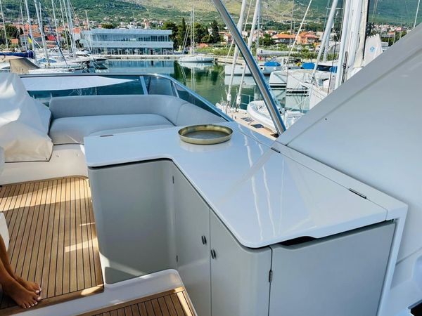 Azimut 60 | Aluminia