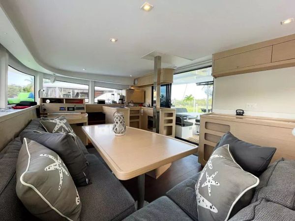 Lagoon 42 | Moon Dance