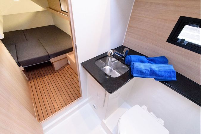 Cobra Yachts 40 | Versus