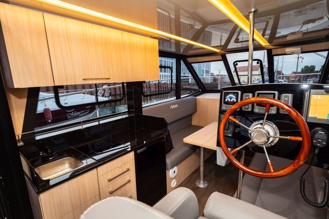 Cobra Yachts 40 | Versus