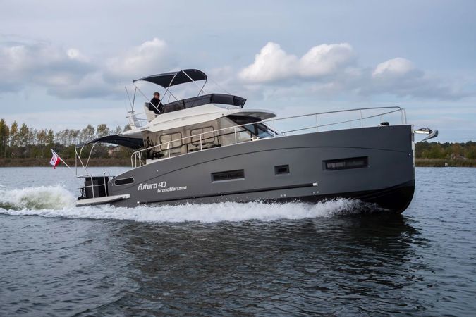 Cobra Yachts 40 | Versus