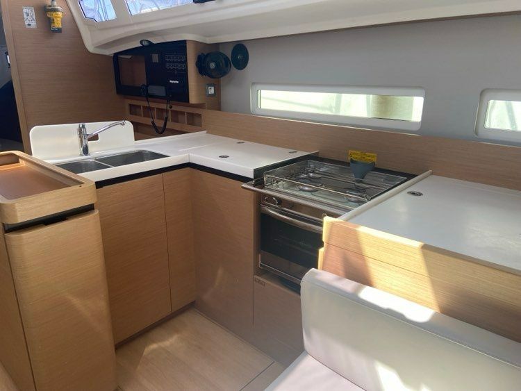 Jeanneau Sun Odyssey 410 | High Time