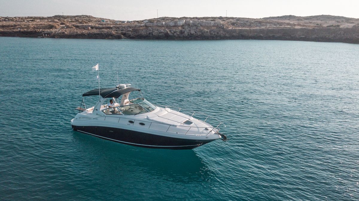 Sea Ray 375 | Escape