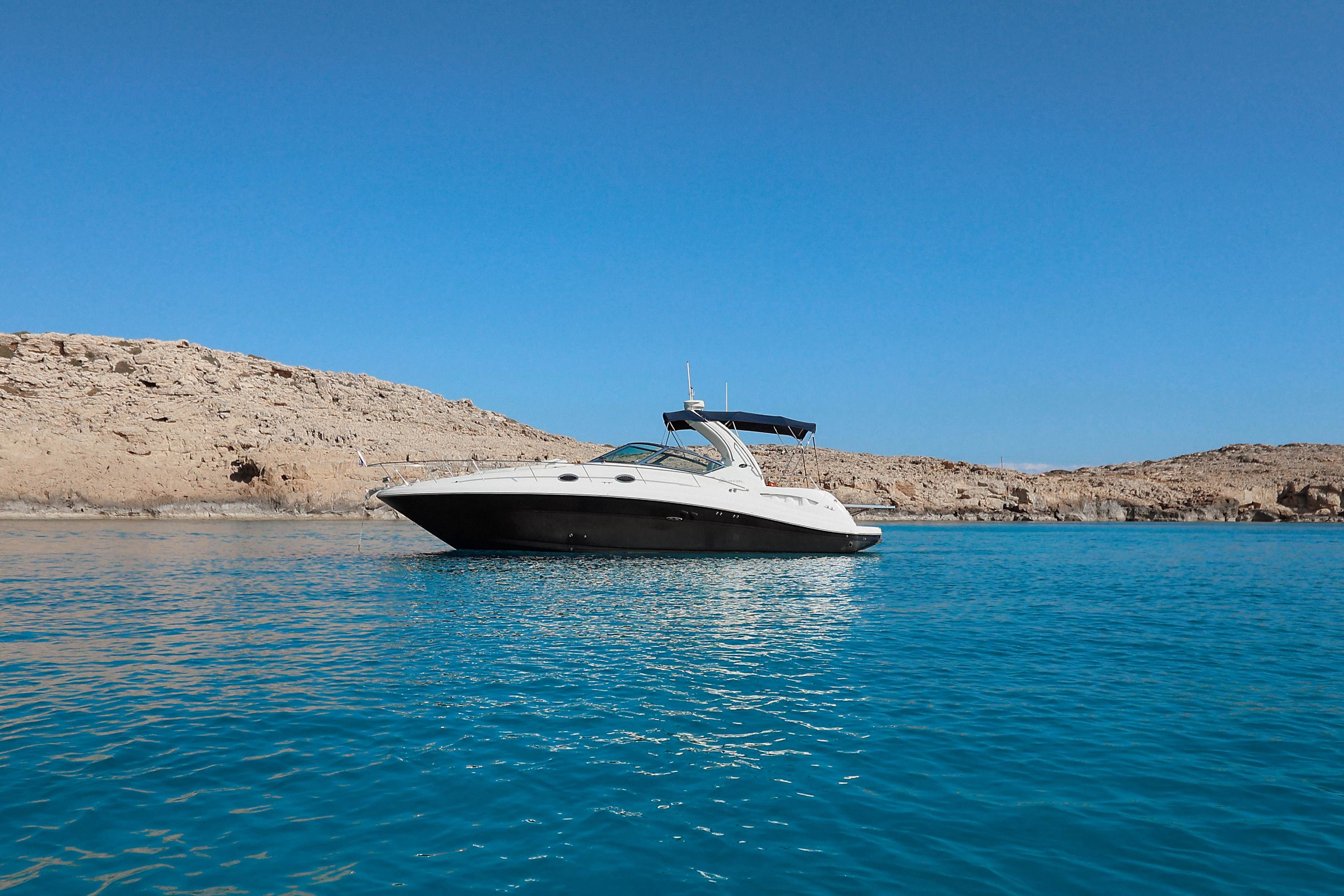 Sea Ray 375 | Escape