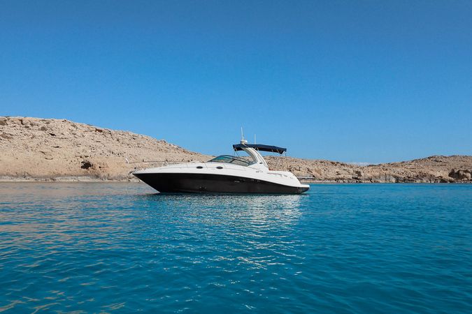 Sea Ray 375 | Escape