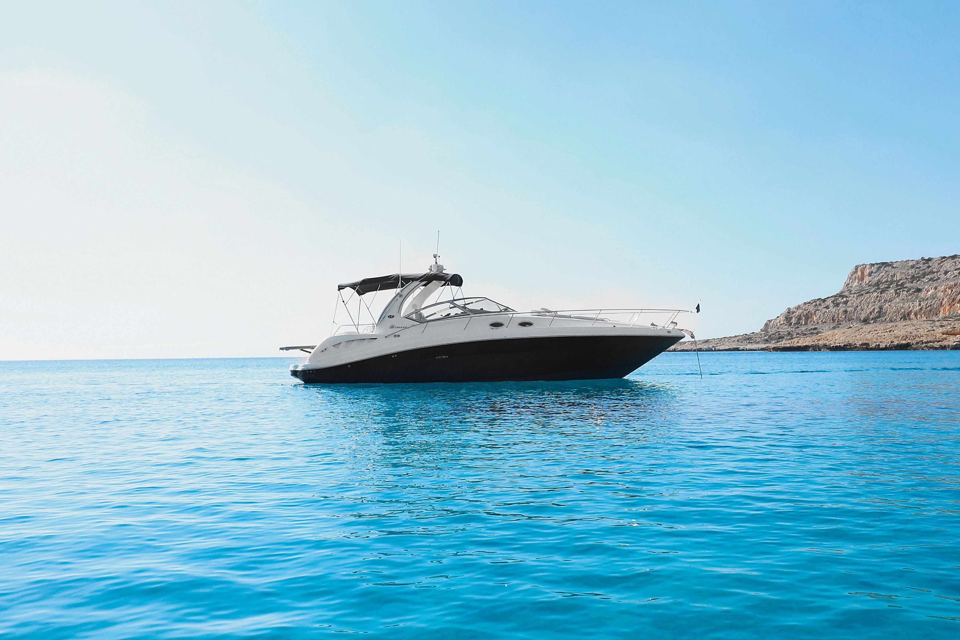 Sea Ray 375 | Escape